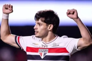 Clube escocês mira contratação de Damián Bobadilla e monitora jogador do São Paulo