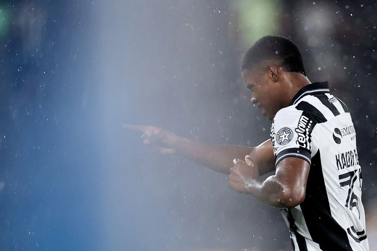 Joia do Botafogo, Kadir Barría é convocado pelo Panamá para amistosos na Data Fifa