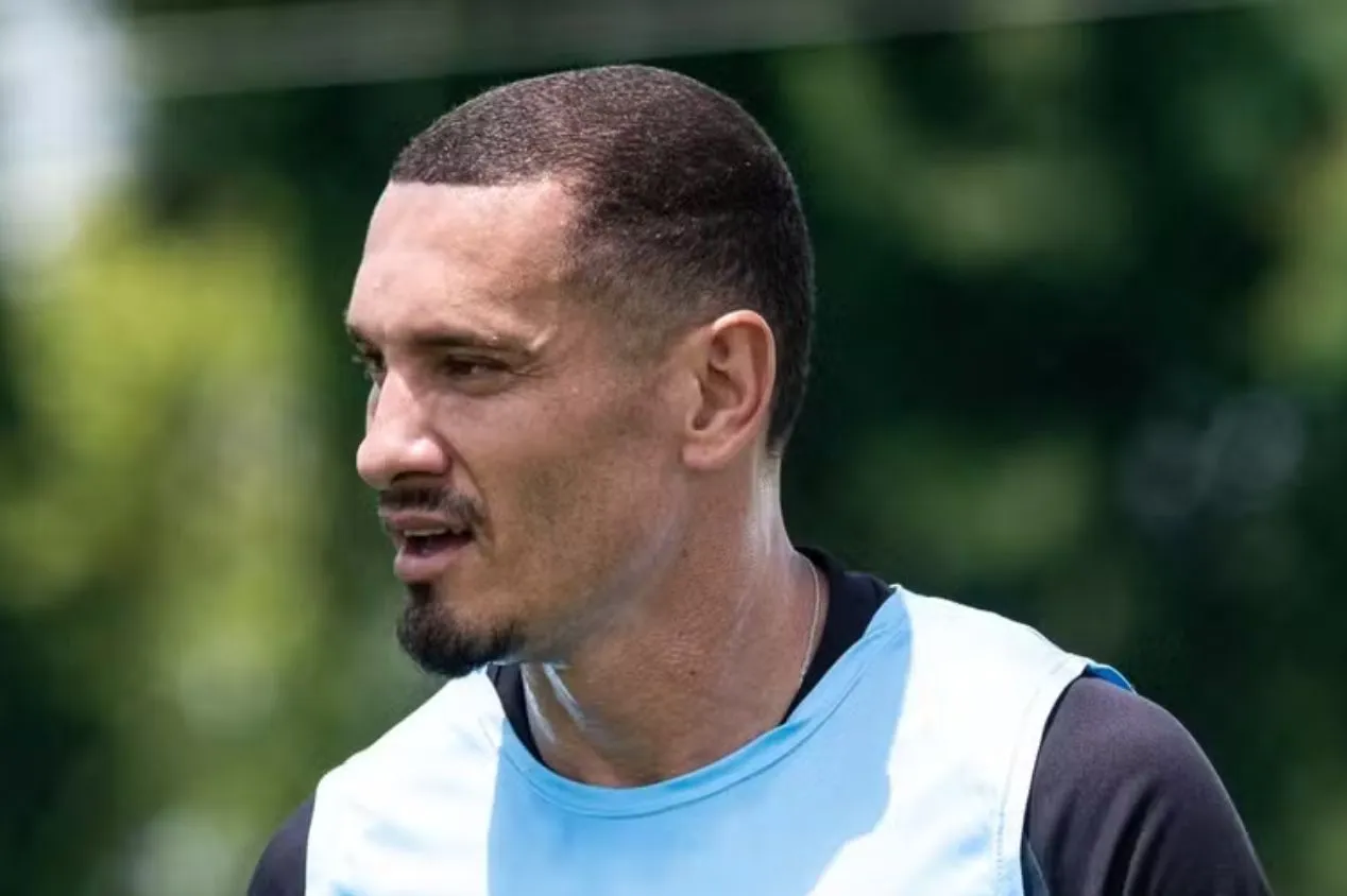 Maicon alerta para força do Corinthians em casa e prega coragem do Coritiba no Brasileirão