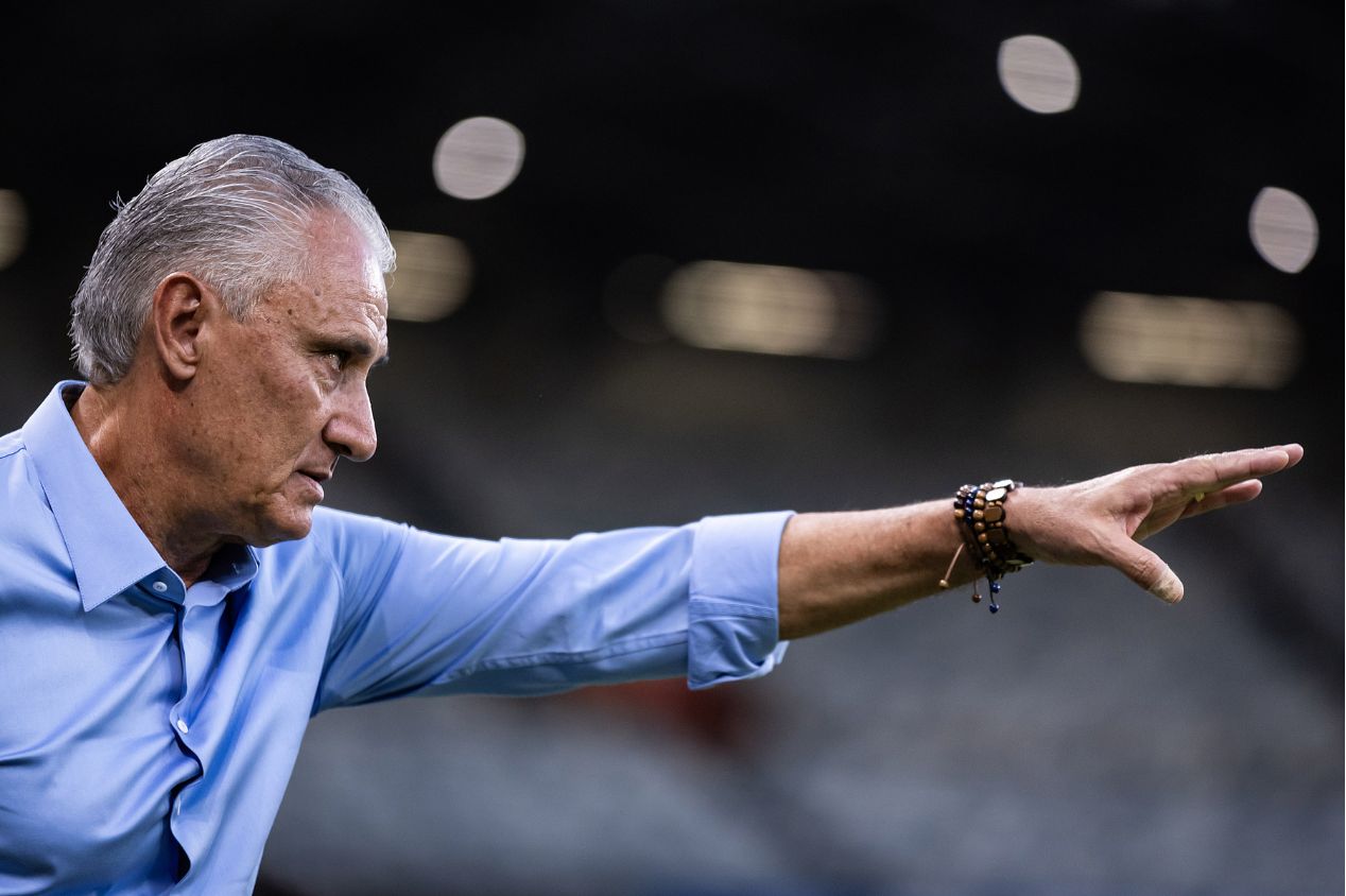 Após saída do Cruzeiro, Tite prioriza exterior e mira retorno ao Oriente Médio