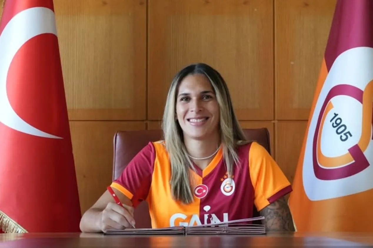 Atacante deixa o Flamengo e acerta com o Galatasaray; saiba detalhes