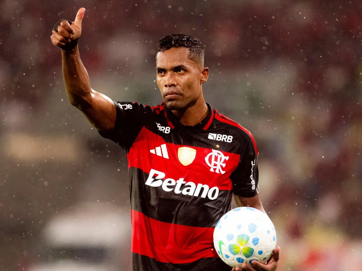 Vale a pena renovar? Veja números de Alex Sandro pelo Flamengo