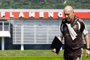 Estreia de Leonardo Jardim em final pelo Flamengo lembra casos históricos de mudanças no comando