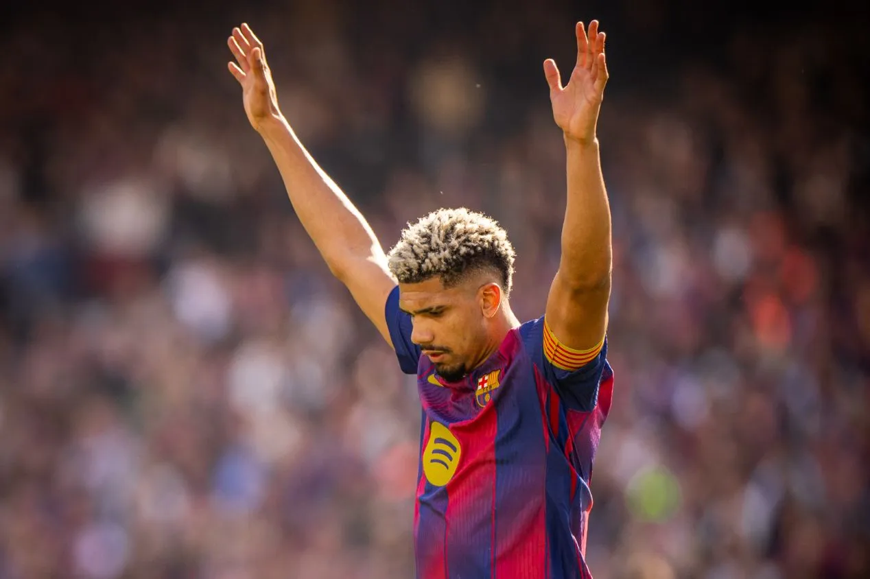 Barcelona sofre, vence o Rayo Vallecano e amplia vantagem na liderança do Espanhol