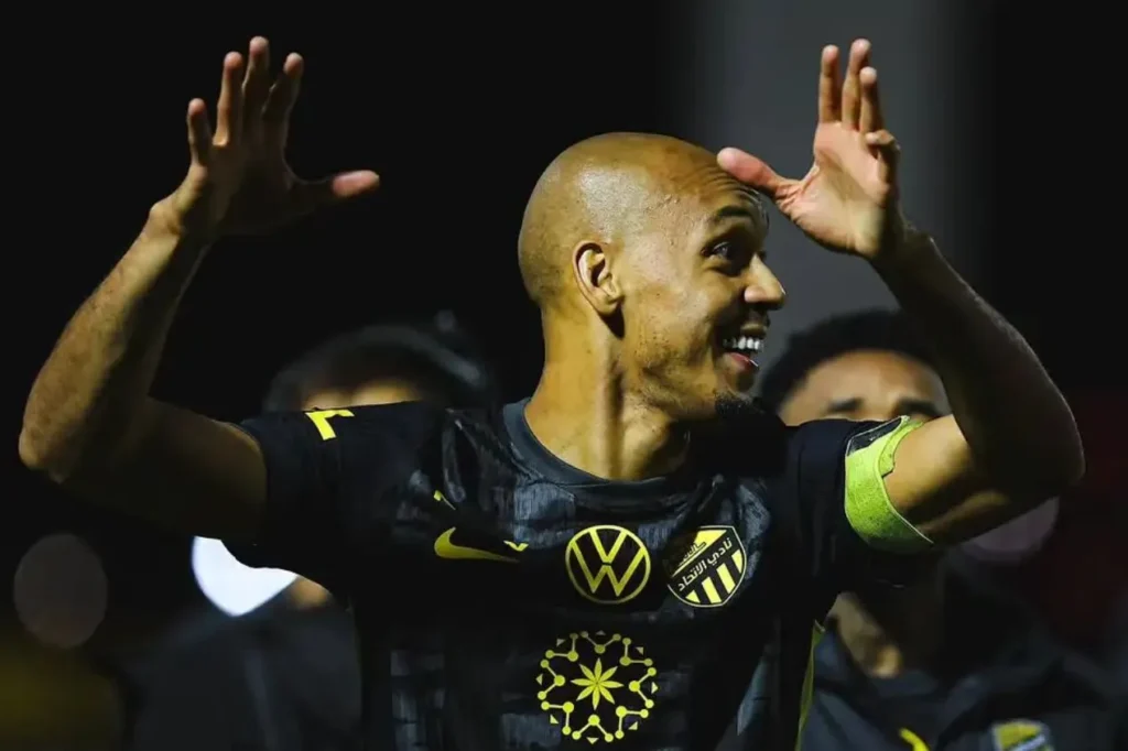 Palmeiras insiste por Fabinho, que aguarda Copa e avalia futuro após sondagens do Fluminense