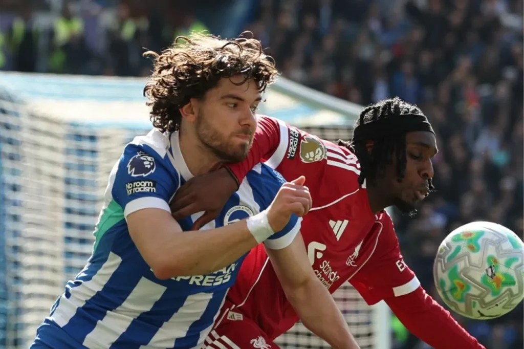 Danny Welbeck decide, Brighton vence o Liverpool e agrava momento dos Reds na Premier League