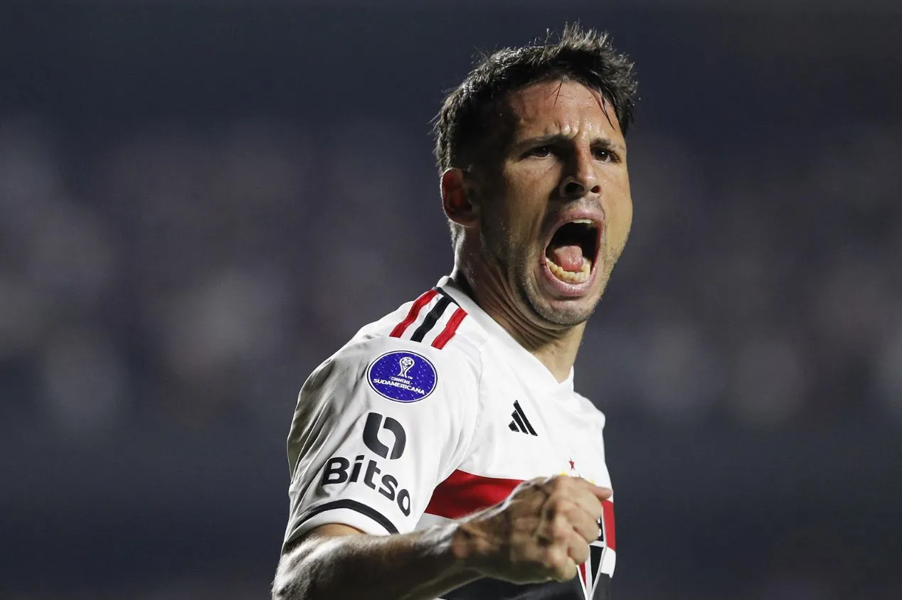Jonthan Calleri decide mais uma vez e São Paulo segue líder do Brasileirão 2026