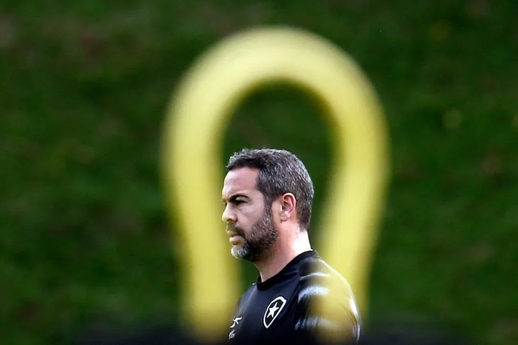 Artur Jorge chega ao Cruzeiro com histórico positivo em estreias; veja números