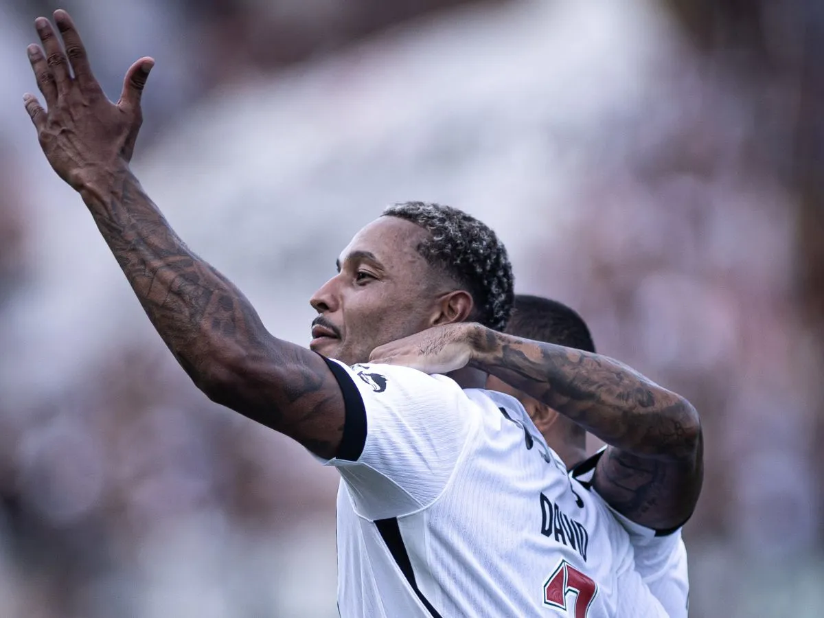 Vasco acerta com Internacional e dilui dívida por atacante em acordo de longo prazo