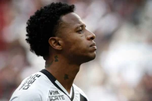 Tchê Tchê pode voltar a ganhar espaço com Renato Gaúcho no Vasco