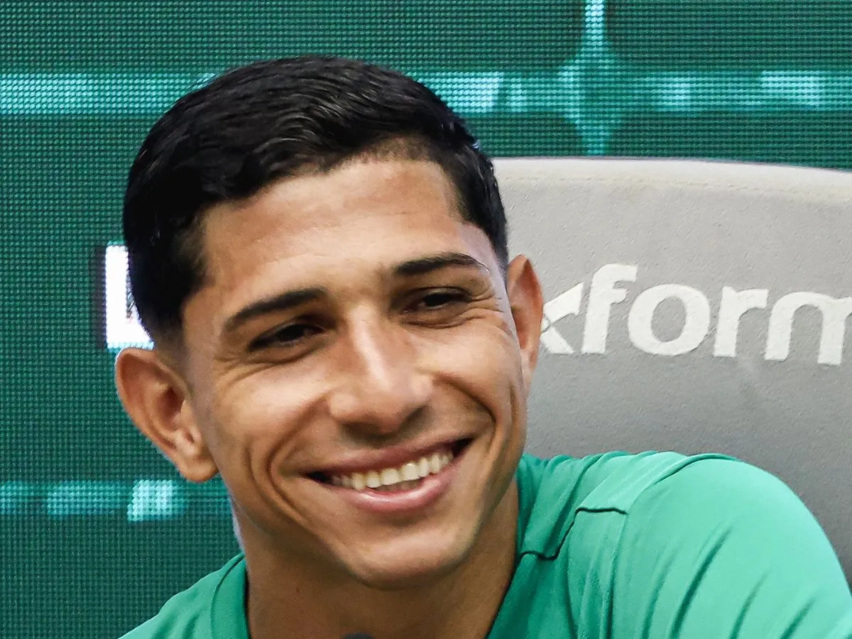 Jefferson Savarino se afasta da Venezuela, agrada ao Fluminense e incomoda seleção
