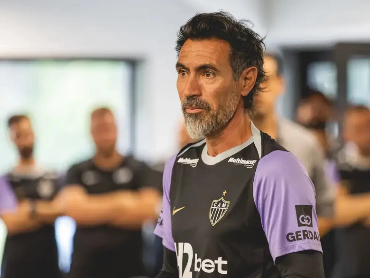 Técnico do Atlético-MG, Eduardo Domínguez, fará mudanças no time diante do Ceará