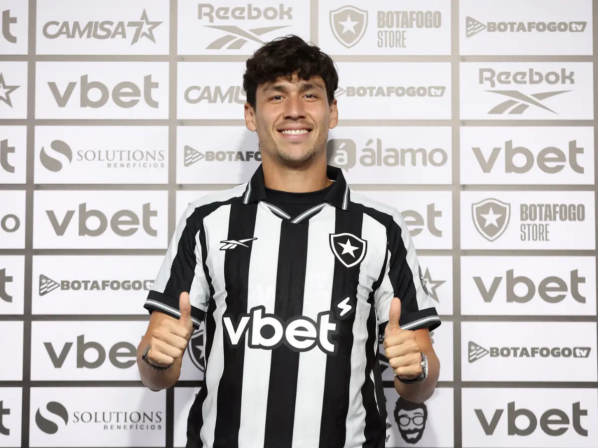 Ferraresi é apresentado pelo Botafogo e projeta títulos com a camisa alvinegra