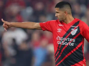 Gamarra, zagueiro do Athletico, foi convocado pela seleção paraguaia — Foto: José Tramontinn/Athletico