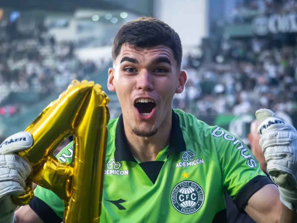 Botafogo consulta Coritiba por Morisco após fracasso por Tadeu
