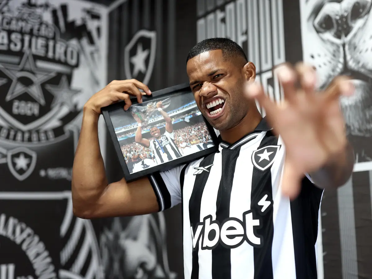 Botafogo anuncia retorno de Júnior Santos por empréstimo do Atlético-MG