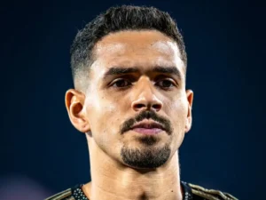 Santos oficializa retorno do zagueiro Lucas Veríssimo; saiba detalhes a contratação