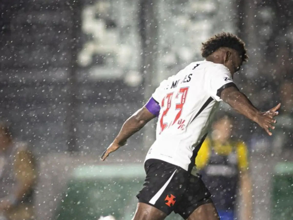 Thiago Mendes marcou o primeiro go do Vasco