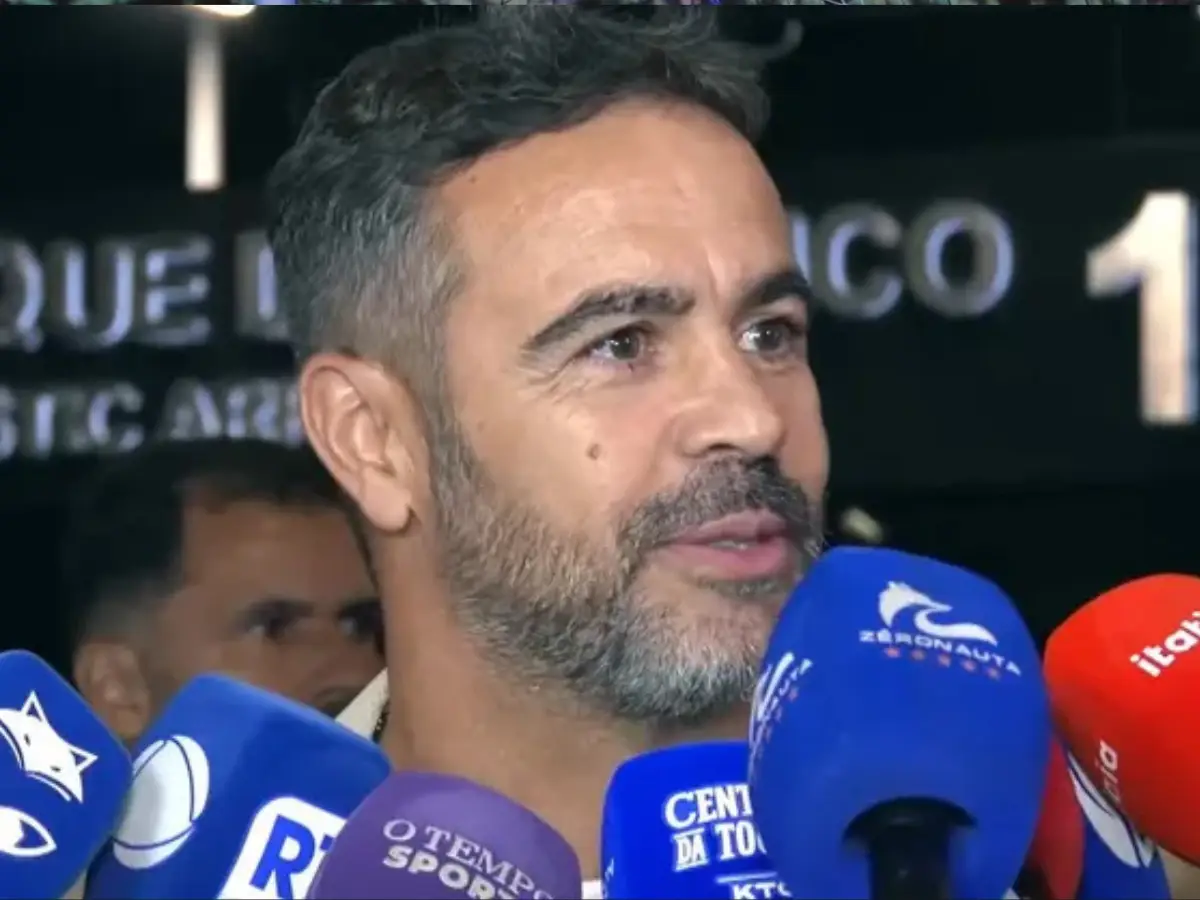 Artur Jorge chega ao Brasil e projeta reação do Cruzeiro: “Projeto que me motiva”