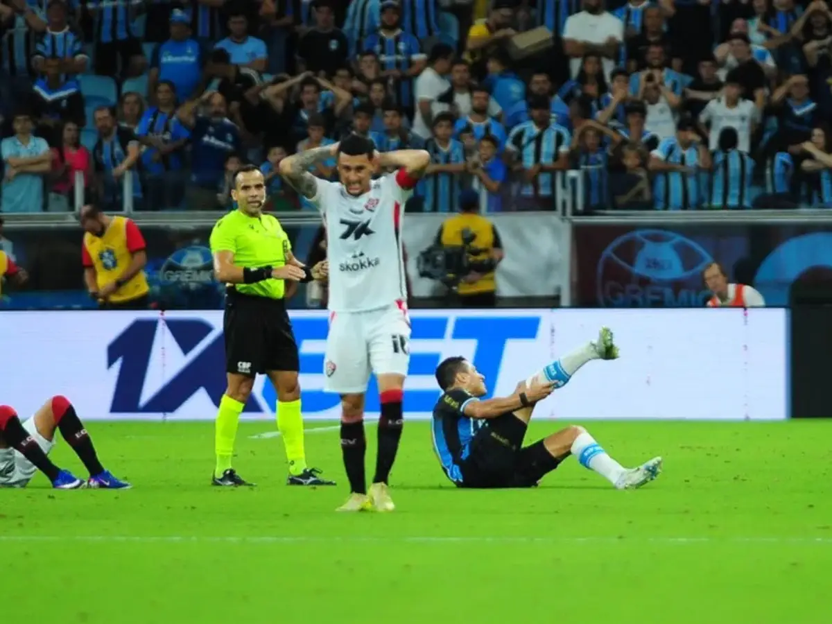 Grêmio confirma fratura de Marlon e prevê até cinco meses de recuperação