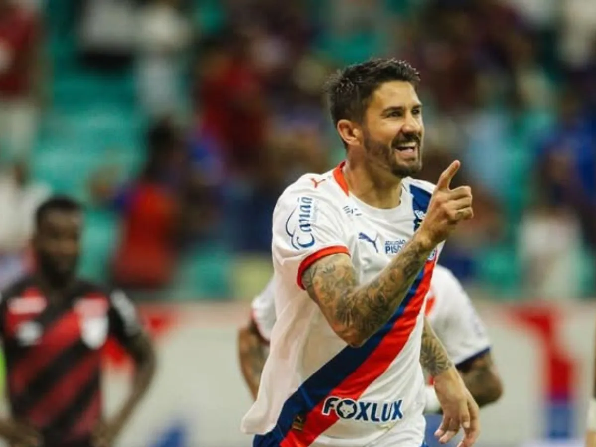 Everaldo cresce no Bahia, pressiona titularidade e coloca Ceni diante de dilema no ataque