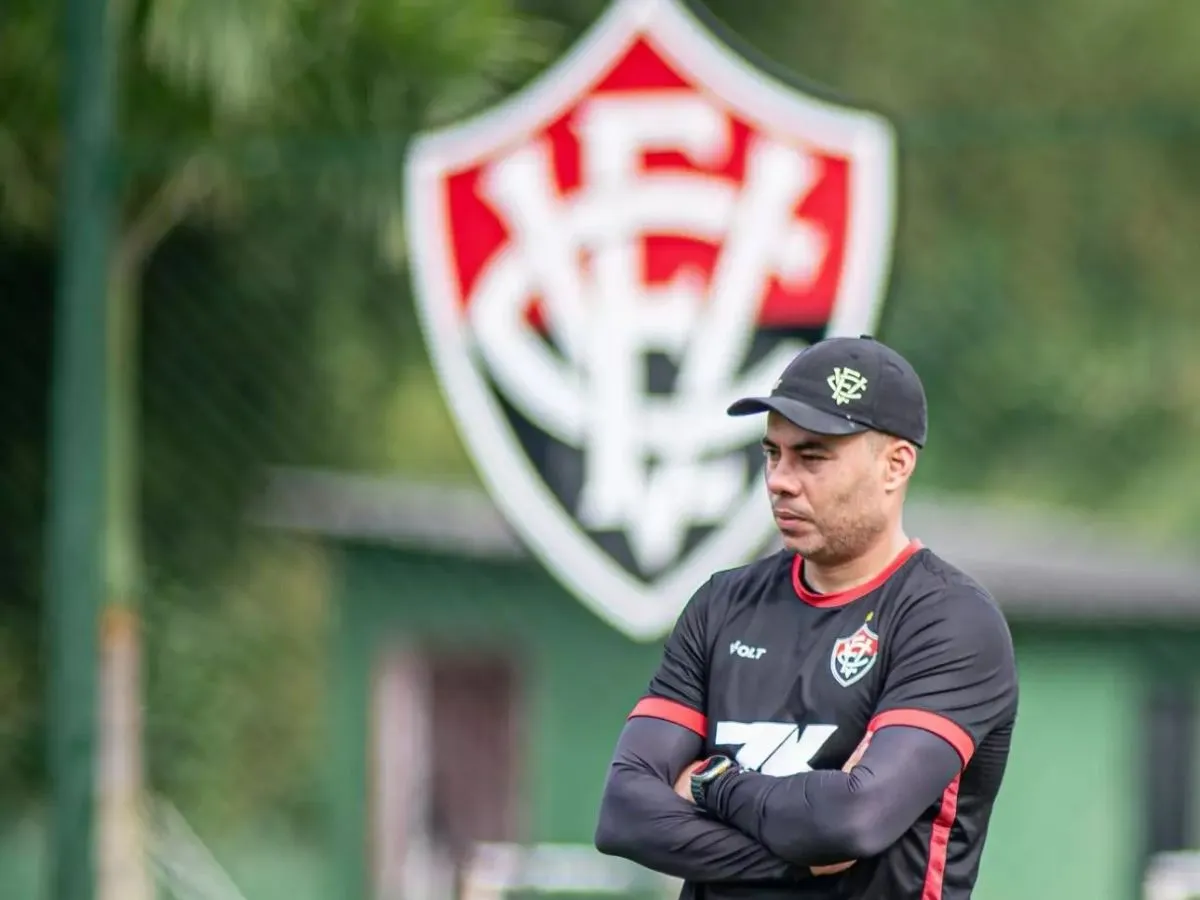 Multa por Cacá? Veja a escalação do Vitória para o jogo contra o Corinthians pelo Brasileirão