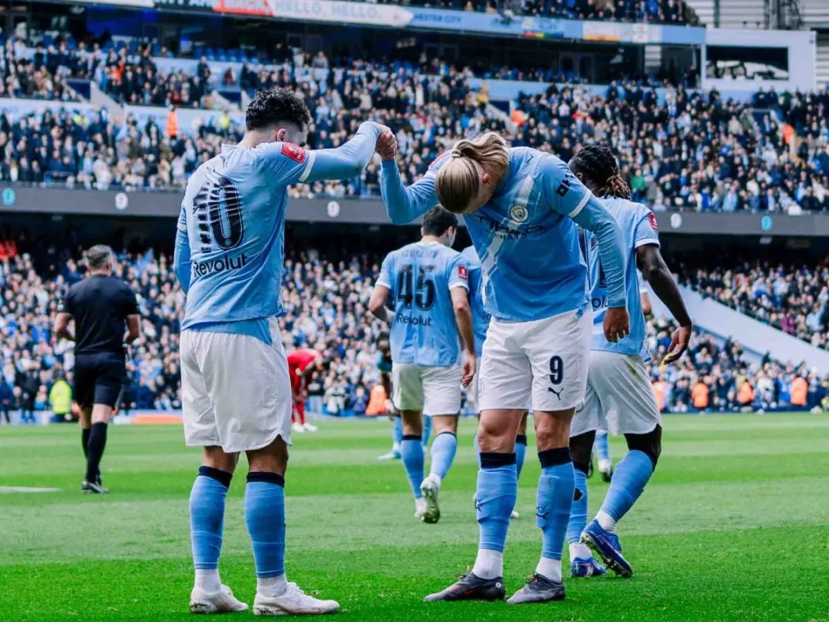 Erling Haaland decide com hat-trick, e Manchester City atropela o Liverpool