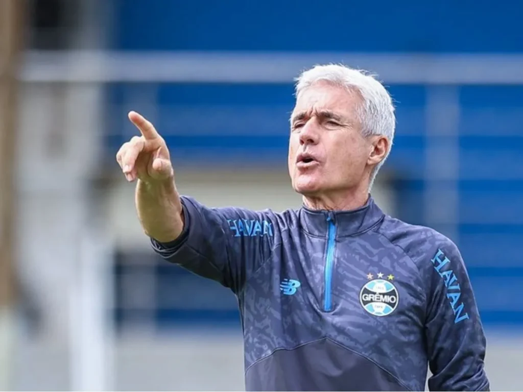 Luís Castro elogia Gabriel Mec e indica novo caminho tático após vitória do Grêmio na Copa do Brasil