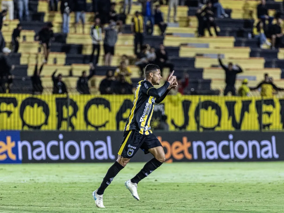 Volta Redonda reage, vira sobre o Tombense e se isola na liderança da Copa Sul-Sudeste