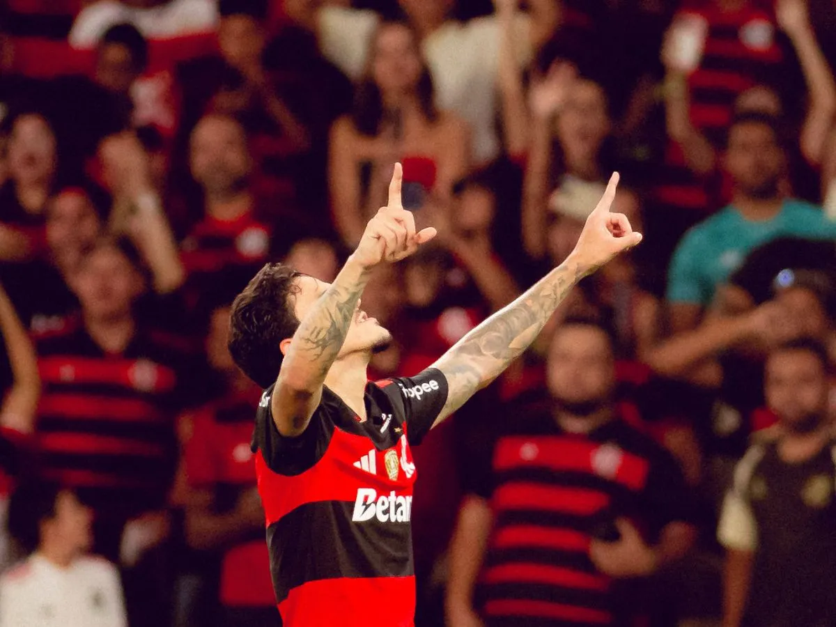 Pedro iguala Gabigol com 161 gols pelo Flamengo e se firma como um dos maiores artilheiros da história do clube.