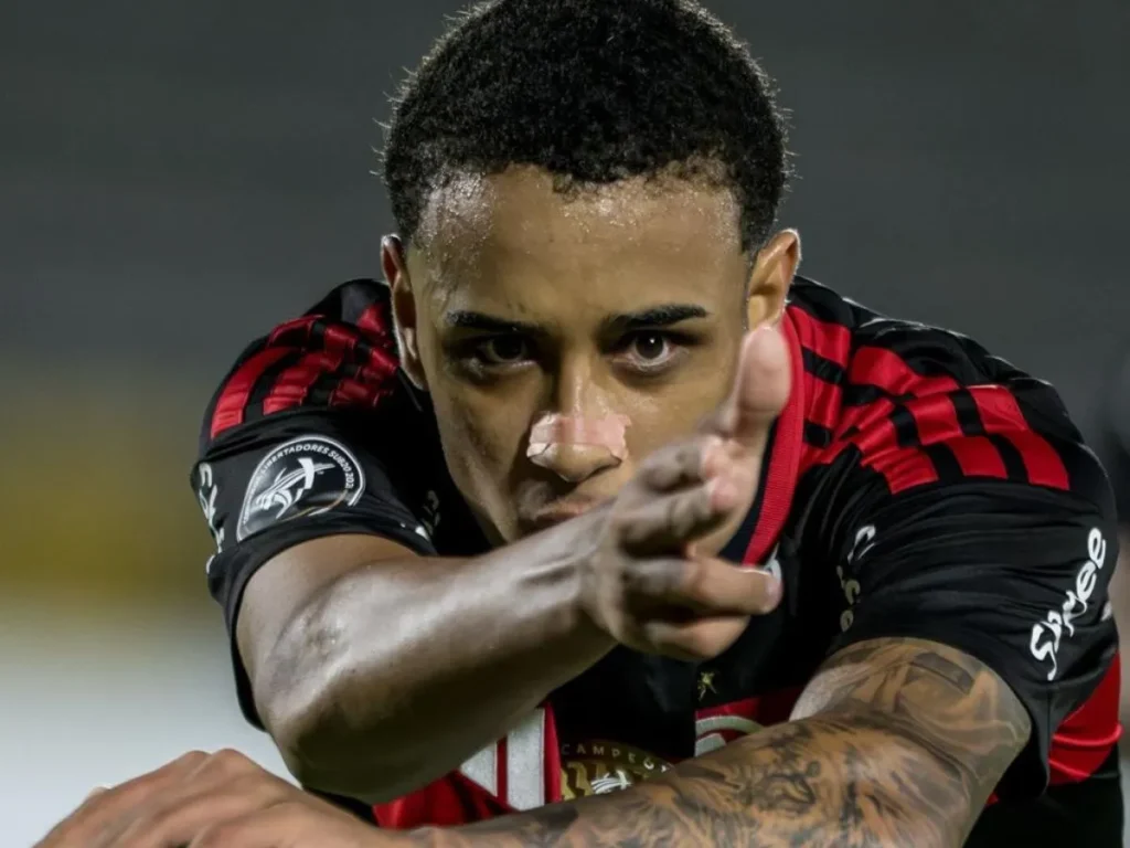 Ryan Roberto ganha espaço com Leonardo Jardim e se aproxima de oportunidades no Flamengo