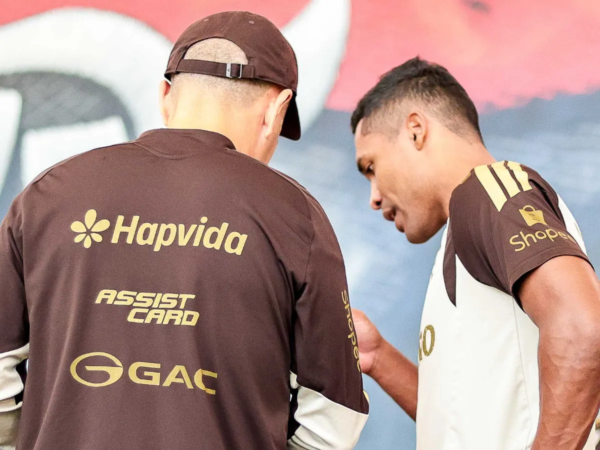 Flamengo quer renovar com Alex Sandro, mas lateral avalia aposentadoria