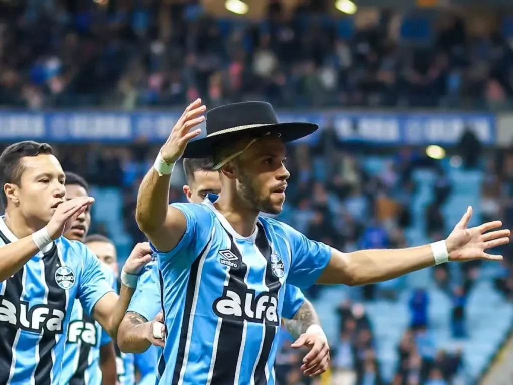 Mesmo reajuste salarial no Grêmio, Martin Braithwaite ainda ganhará menos que Memphis Depay, do Corinthians; veja valor