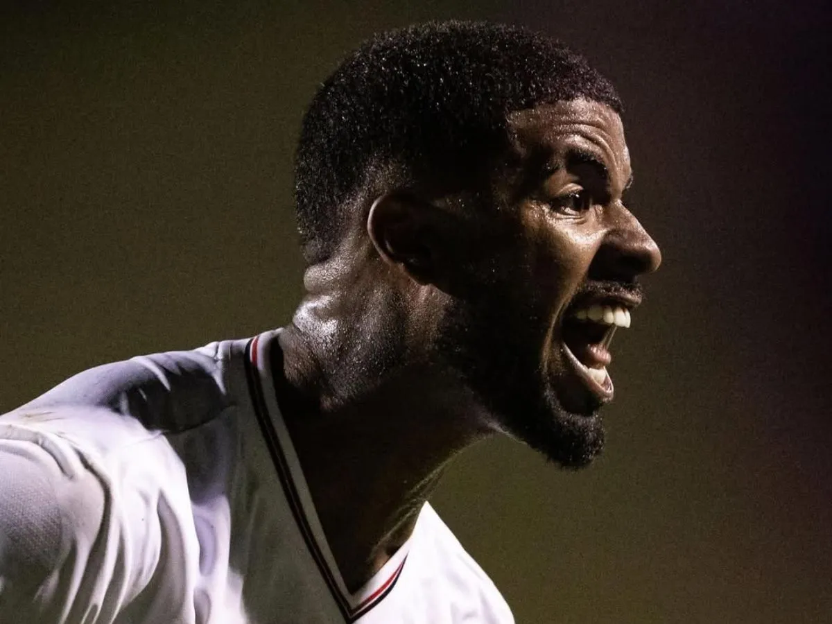 Conheça a joia da base do São Paulo com multa milionária que enche os olhos do técnico Roger Machado