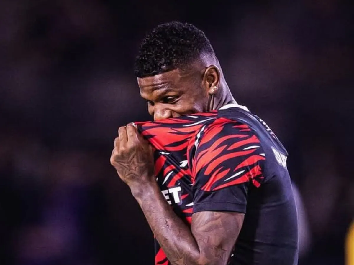 Robert Arboleda no Vasco? O que sabemos sobre o interesse no zagueiro do São Paulo