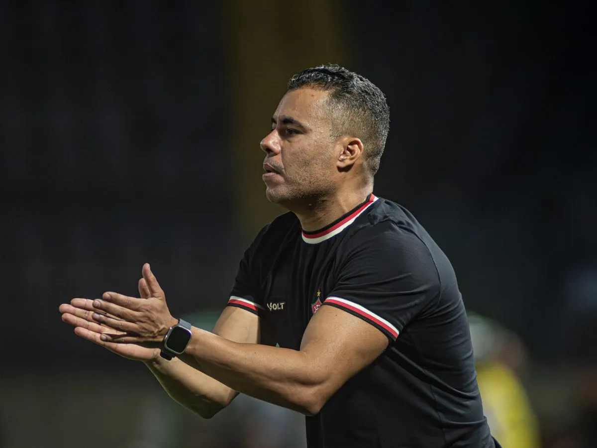 Jair Ventura escalará força máxima do Vitória