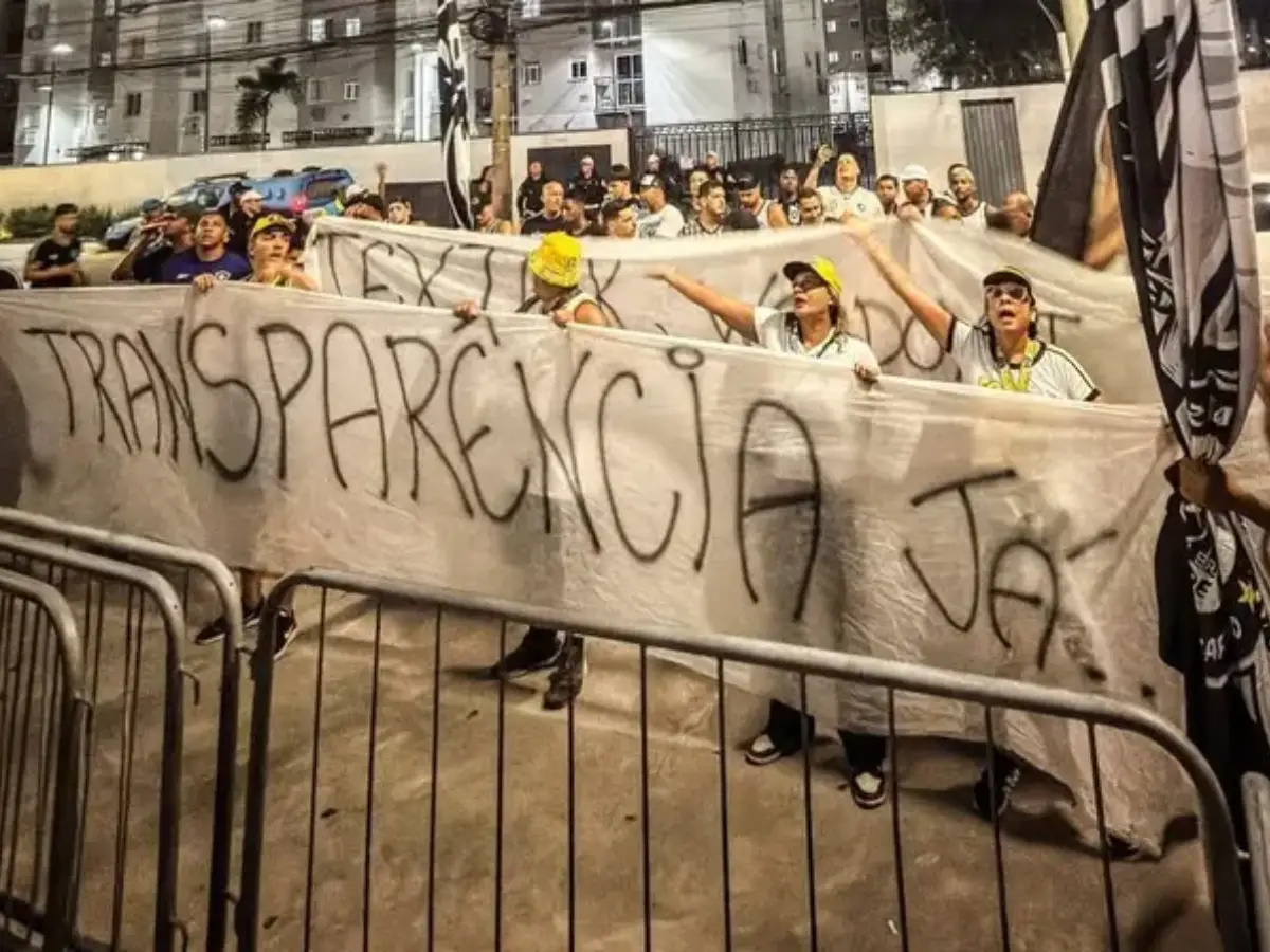 Torcida do Botafogo protesta