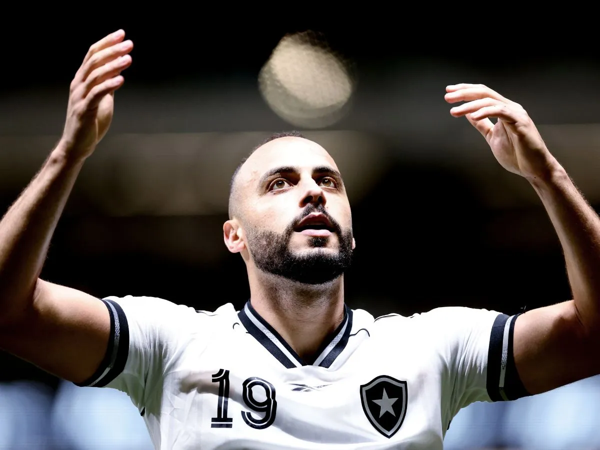 Arthur Cabral reduz distância para Igor Jesus em números, mas ainda enfrenta peso da comparação no Botafogo; entenda