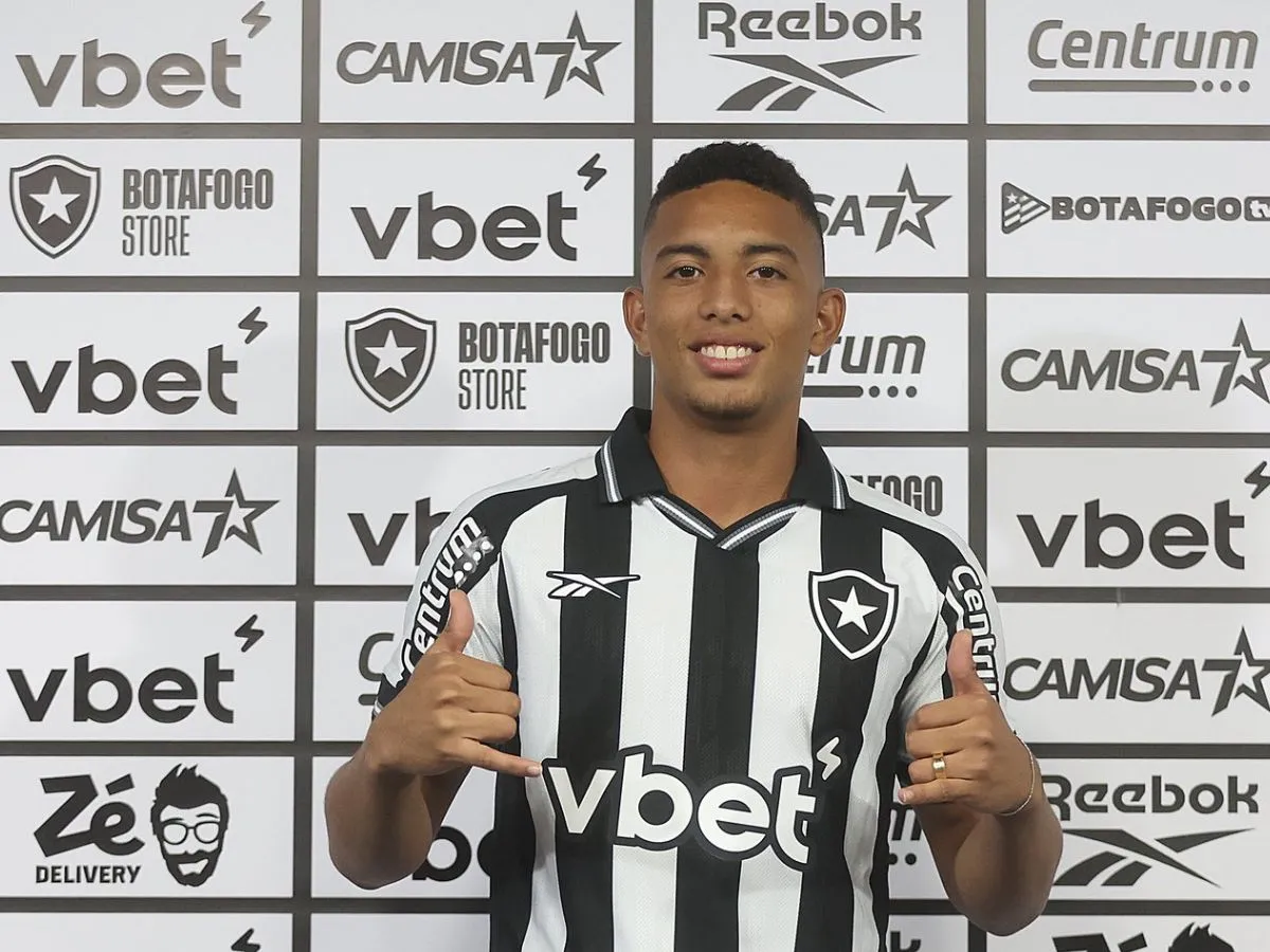 Jordan Barrera perde espaço no Botafogo após chegada de Franclim Carvalho; entenda