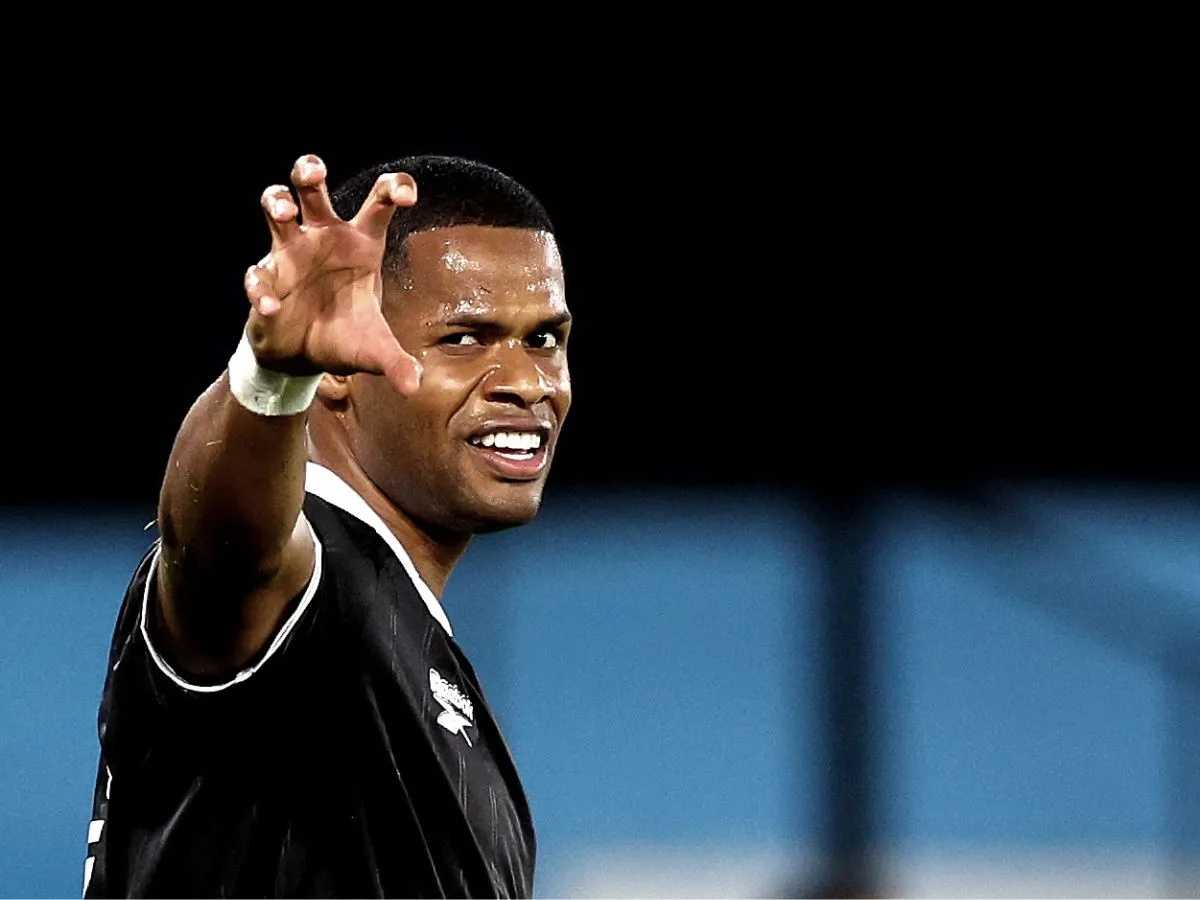 Júnior Santos sofre fissura no pé e deve desfalcar o Botafogo até depois da Copa do Mundo