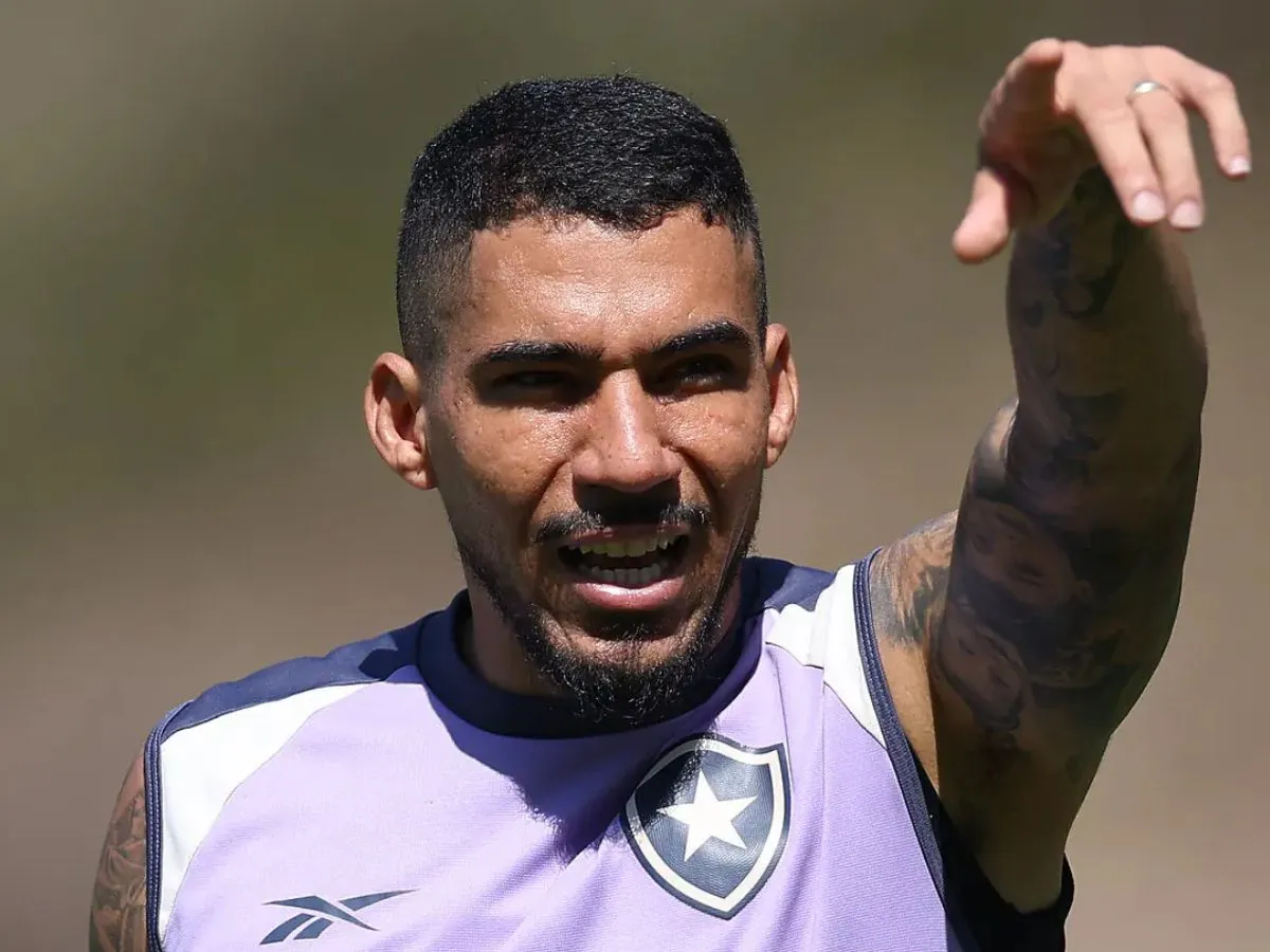 Quanto Allan volta? Saiba a lesão e o tempo de recuperação do jogador do Botafogo