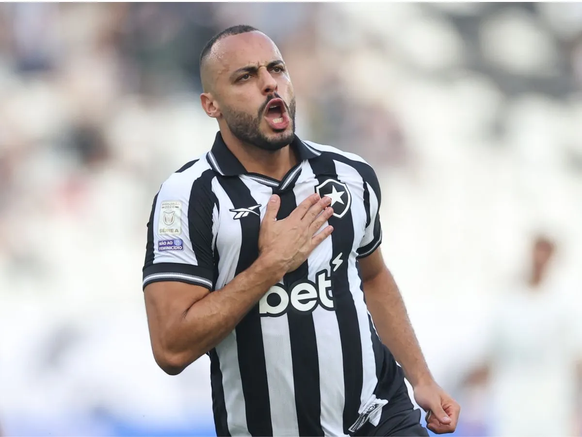 Arthur Cabral marca três vezes, Botafogo vence o Corinthians e afunda rival no Z-4