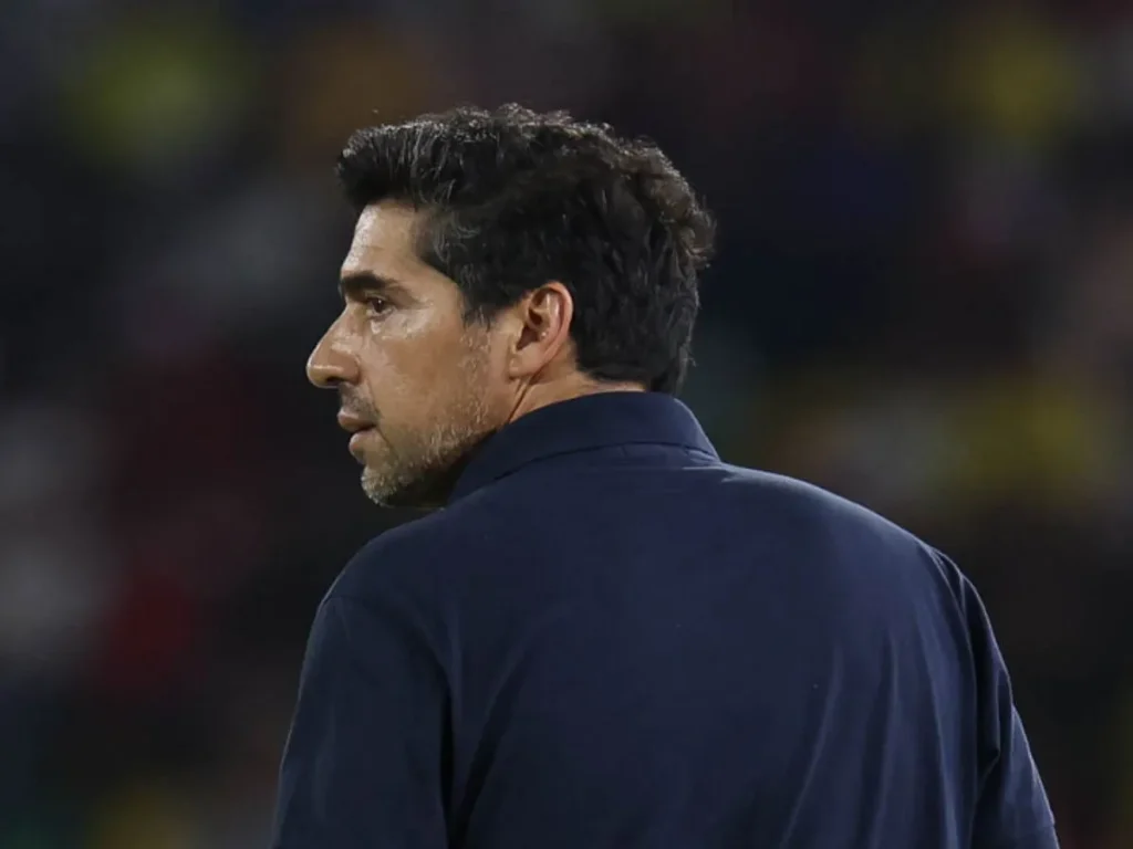 Abel Ferreira critica calendário, valoriza vitória do Palmeiras e elogia jovens após triunfo sobre a Chapecoense