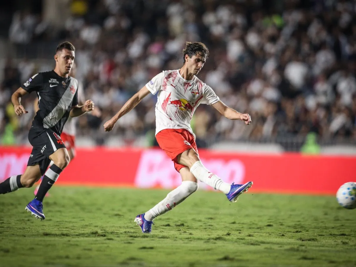 Vasco perde para o Bragantino em São Januário e volta a flertar com o Z-4 do Brasileirão