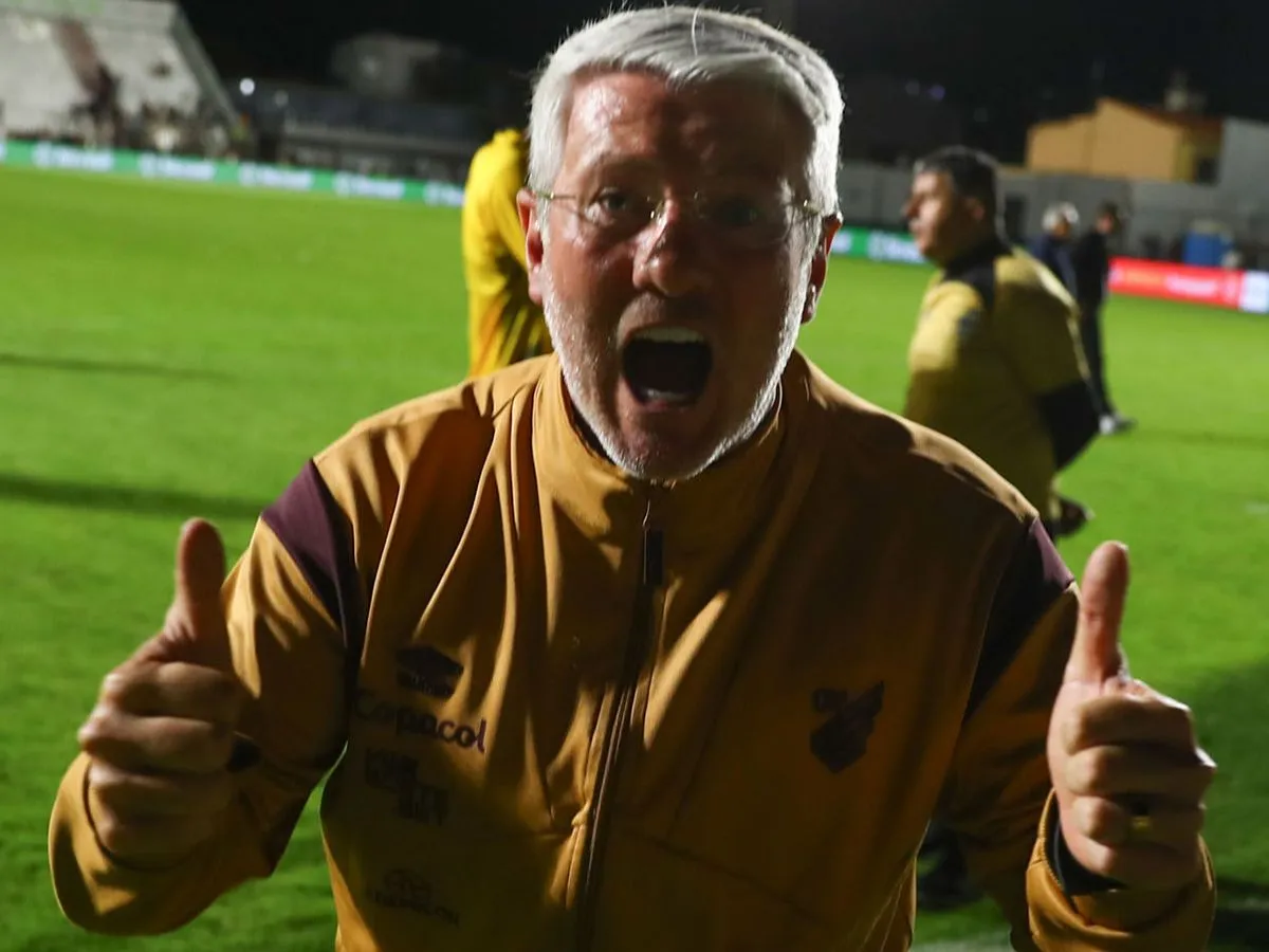 Odair Hellmann critica atuação do Athletico, mas valoriza classificação na Copa do Brasil