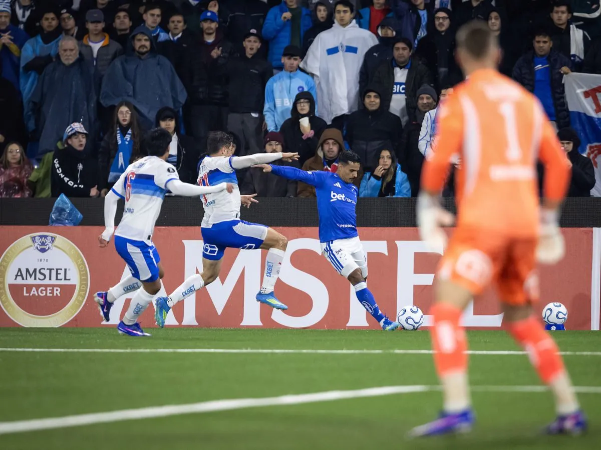Cruzeiro segura pressão da Universidad Católica no Chile e mantém disputa aberta na Libertadores