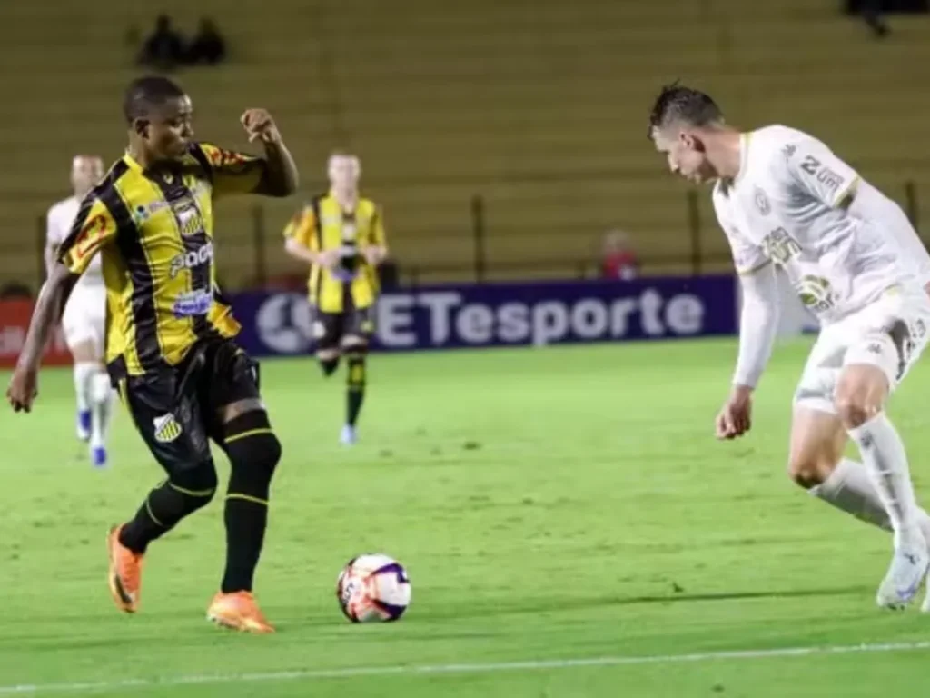 Chapecoense vence Novorizontino fora de casa e abre vantagem na semifinal da Copa Sul-Sudeste