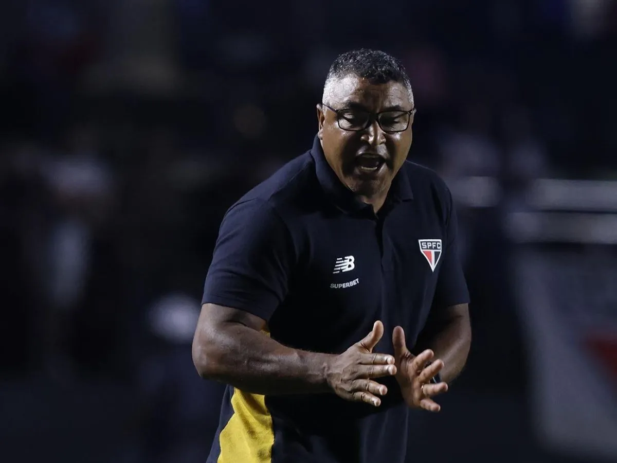 Pressionado, Luís Castro tem futuro debatido no Grêmio e Roger Machado volta ao radar