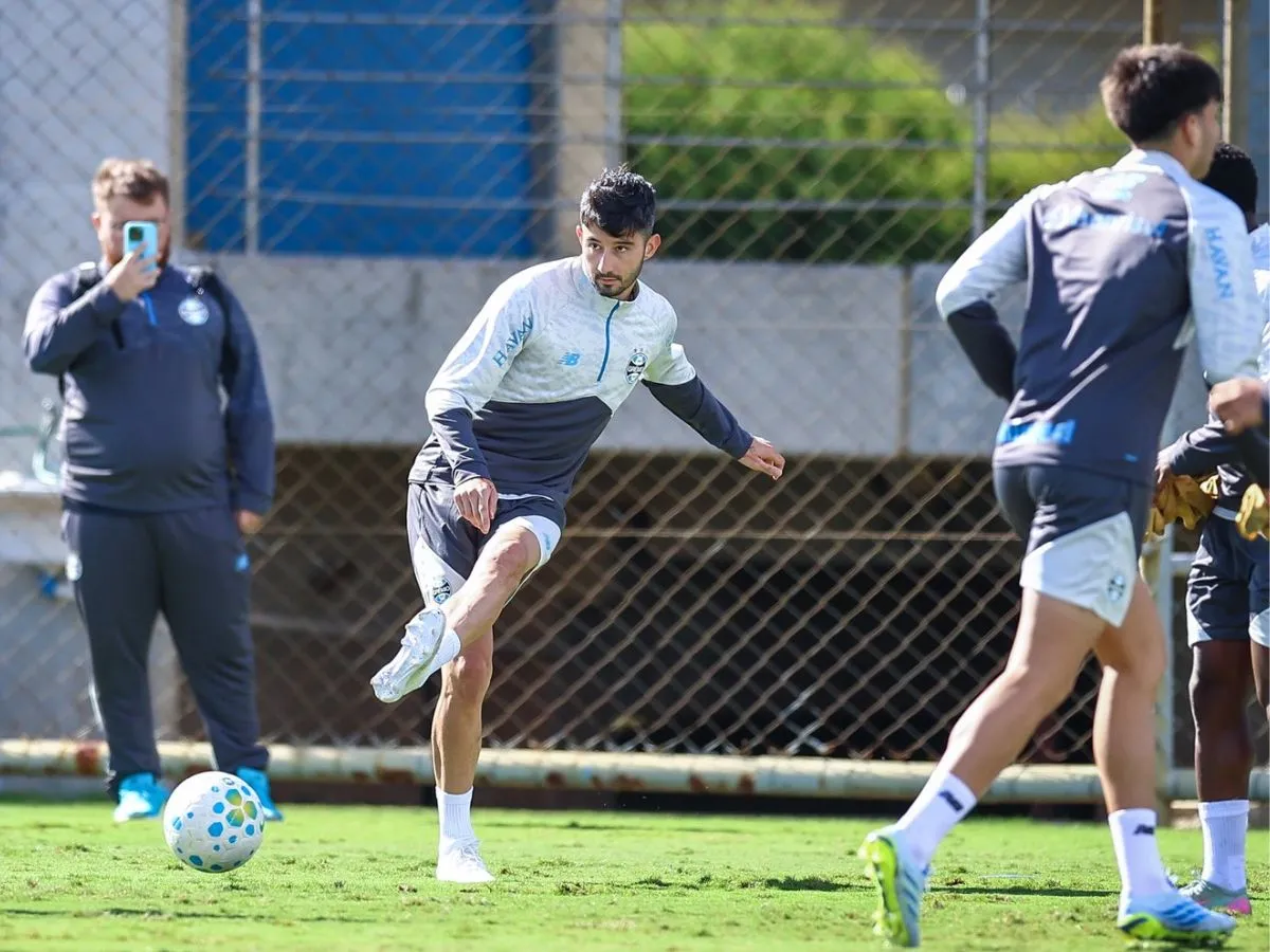 Mathias Villasanti é liberado pelo departamento médico e se aproxima de retorno ao Grêmio