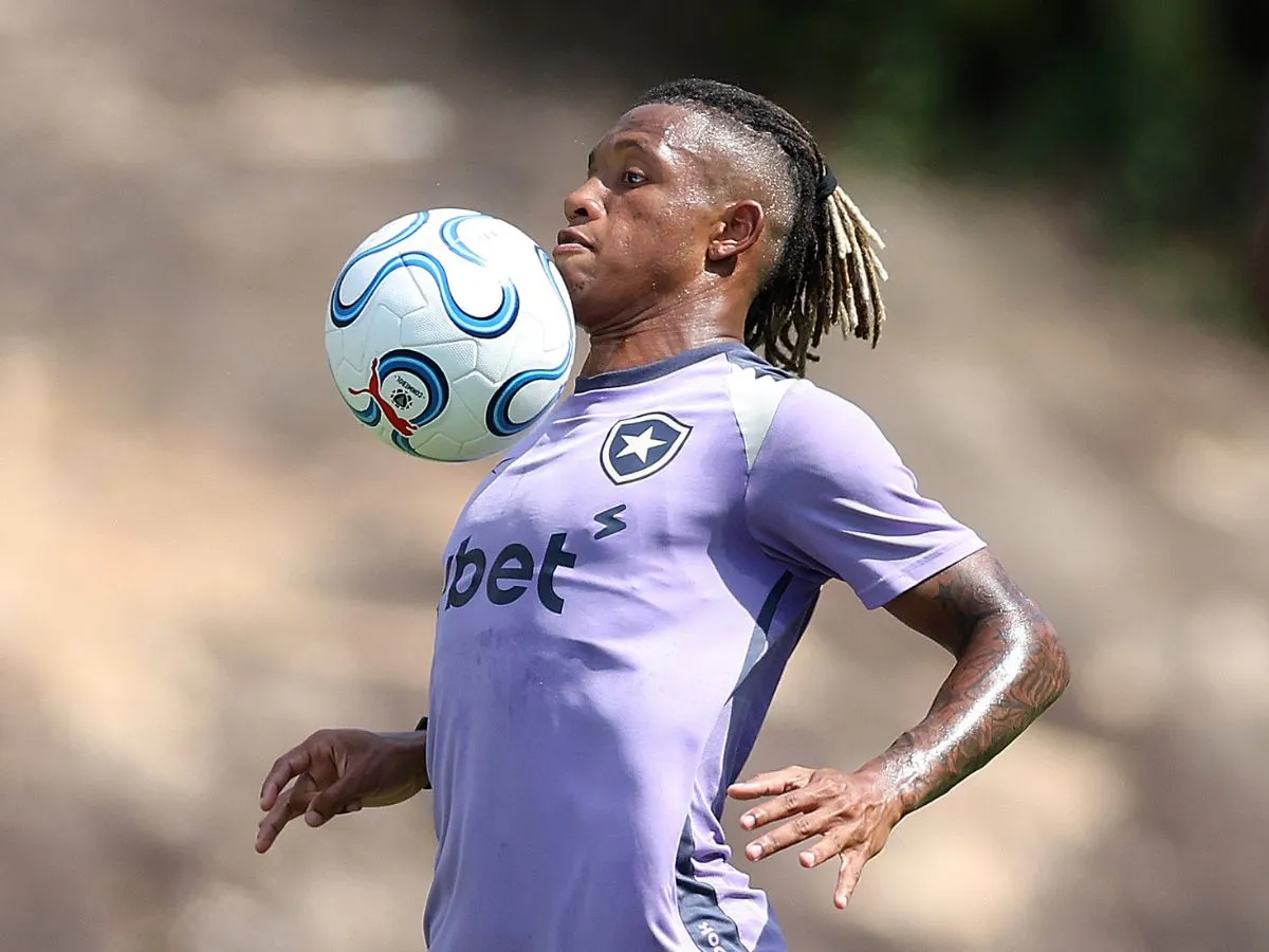Manchester United mira Danilo Santos, do Botafogo, como possível substituto de Casemiro